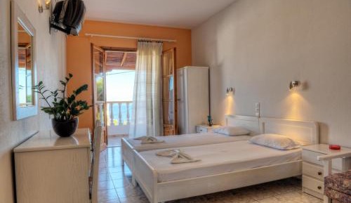 Studio (2 Adults)