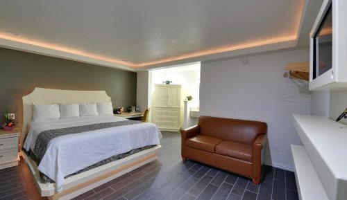 Deluxe King Suite