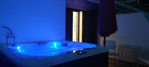 Superior King Room with Jacuzzi