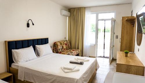 Triple Room with Garden View