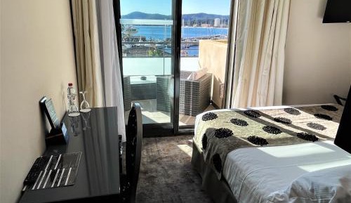 Privilège Double Room with Balcony and Sea View
