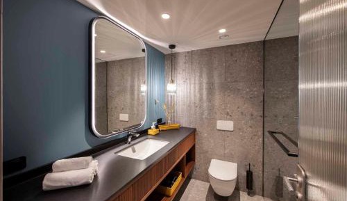 Deluxe Double Room with Balcony and Lake View