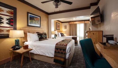 Deluxe Double Room (2 Adults + 1 Child)