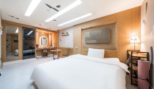 Luxury Double Room with Spa Bath Breakfast Included