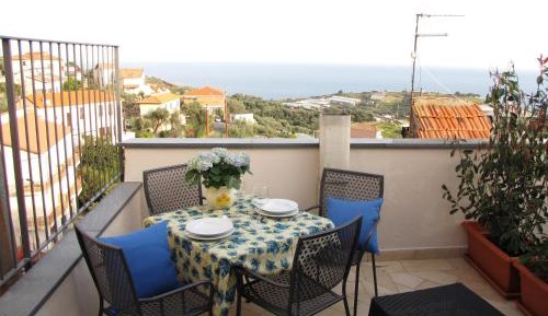 Ulivo Apartment with Terrace and Sea View