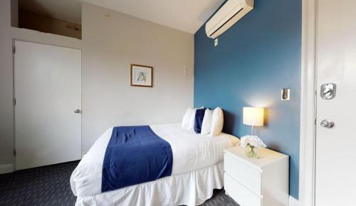 Studio with Private External Bathroom