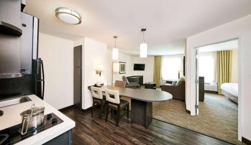 One Bedroom Queen Suite