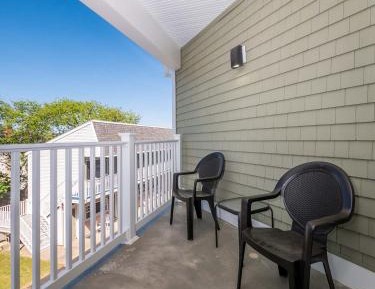 Deluxe Two Queen Beds with Balcony and Butler Pantry 