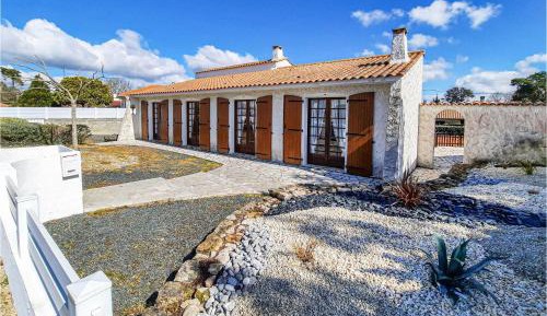 Three-Bedroom Holiday Home 