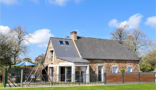 Three-Bedroom Holiday Home 