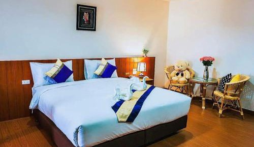 Deluxe King Room with Bathtub