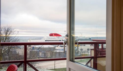 Studio with Balcony and Ocean View