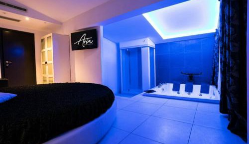 Suite with Hot Tub