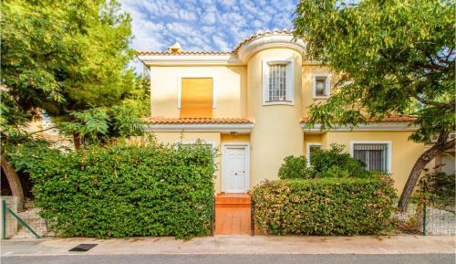 Four-Bedroom Holiday Home