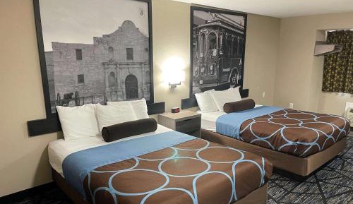 Queen Room with Two Queen Beds - Mobility Access/Non-Smoking