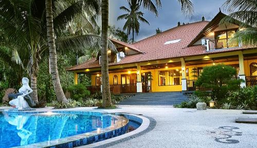 Six-Bedroom Beachfront Villa with Private Pool