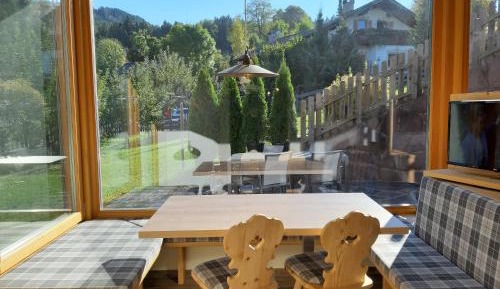 Apartment with Mountain View