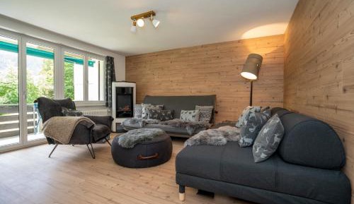 Apartment with Mountain View