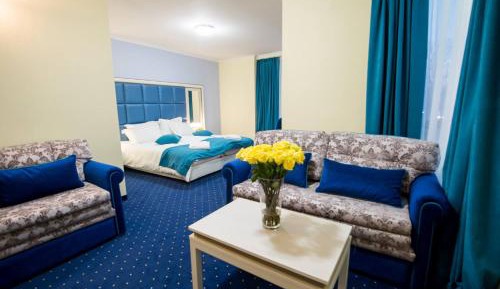 Deluxe Double Room (2 Adults + 1 Child)