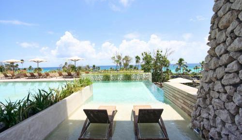 Swim-up Ocean Front
