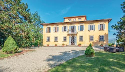 Seven-Bedroom Holiday Home