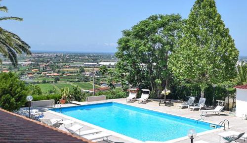 Eight-Bedroom Holiday Home