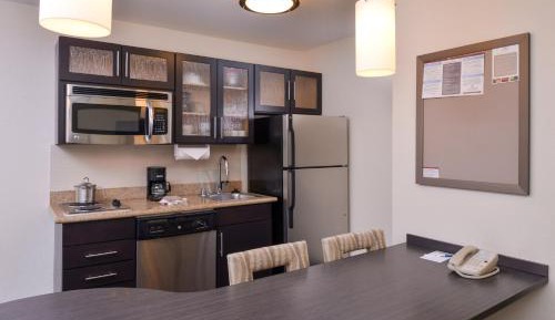 One-Bedroom Queen Suite