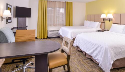 Studio Suite with Two Queen Beds and Communications Accessible Tub