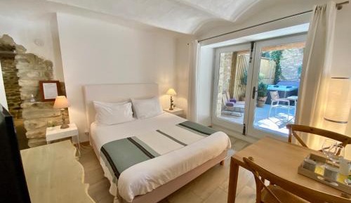 Studio with Spa Bath