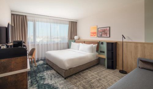 King Bed Premium with access to Club Lounge