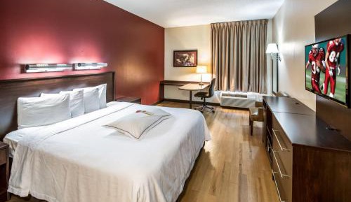  Premium King Room Smoke Free (Upgraded Bedding and Snack Box)