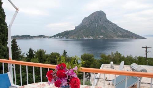 One-Bedroom Apartment with Panoramic Sea View