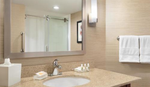 King Room - Mobility Access Tub - Non-Smoking