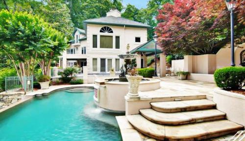Five Bedroom Holiday Home