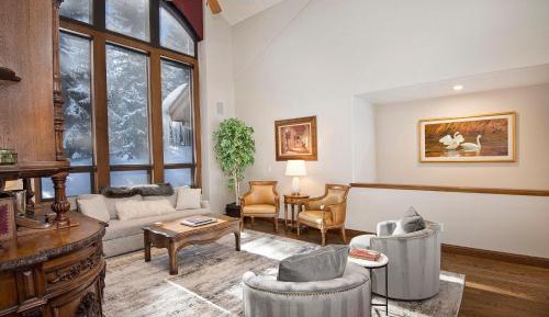 Six-Bedroom Holiday Home