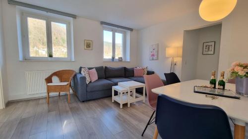 Apartment with Mountain View