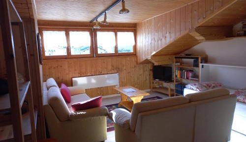 Apartment with Mountain View