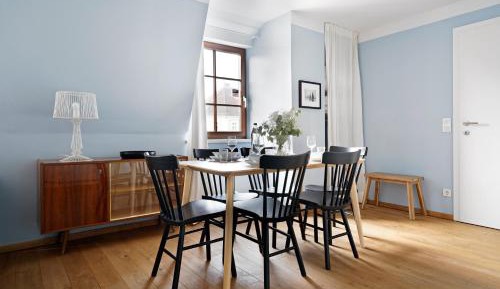 Large 1 Bedroom Apartment with Balcony and 2 Sofa Beds