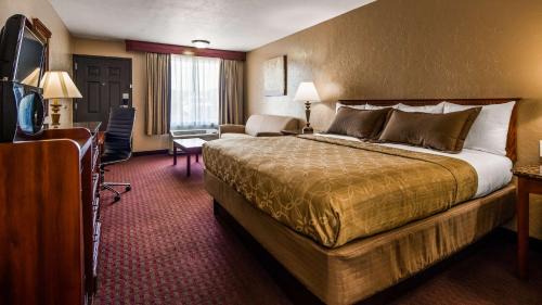 King Room with Walk In Shower - Non-Smoking/Upper Floor