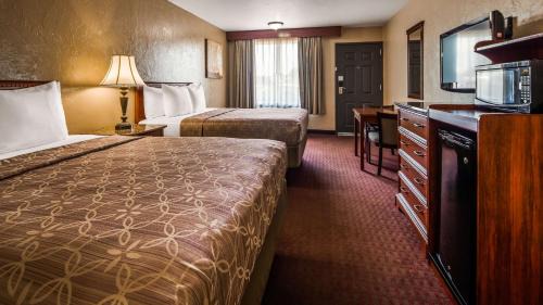 Queen Room with Two Queen Beds and Walk In Shower - Non-Smoking