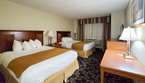 Standard Queen Room with Two Queen Beds - Non-Smoking
