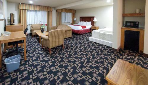 King Suite with Sofa Bed and Whirlpool - Nonsmoking