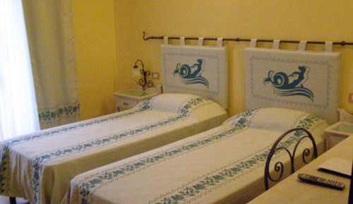 Family Room (2 Adults + 2 Children)