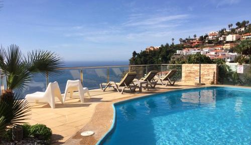 Apartment with Sea View - Car included