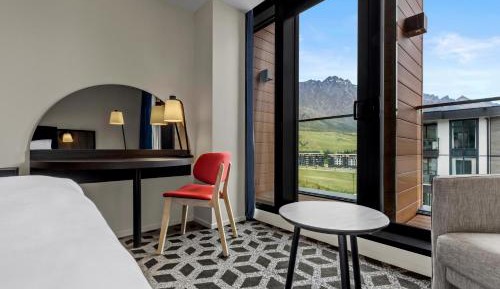 Standard King Room with Balcony and Mountain View