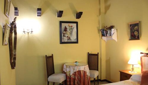 Deluxe Room (2 Adults + 1 Child)