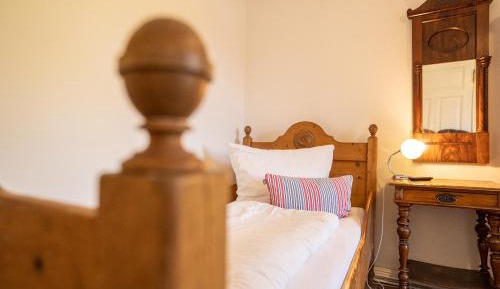 Single Room with Shared Shower and Toilet