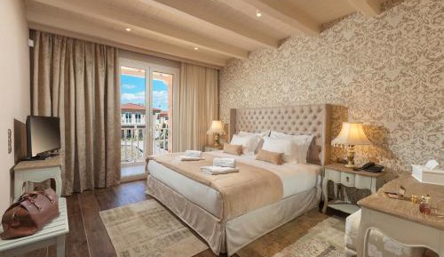Superior Suite with Garden View