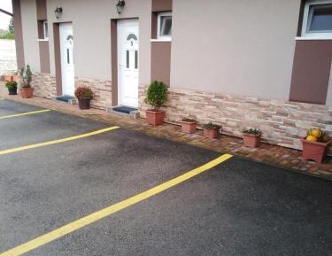 One-Bedroom Apartment with Terrace