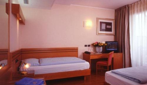 Two Connecting Twin Rooms with Balcony